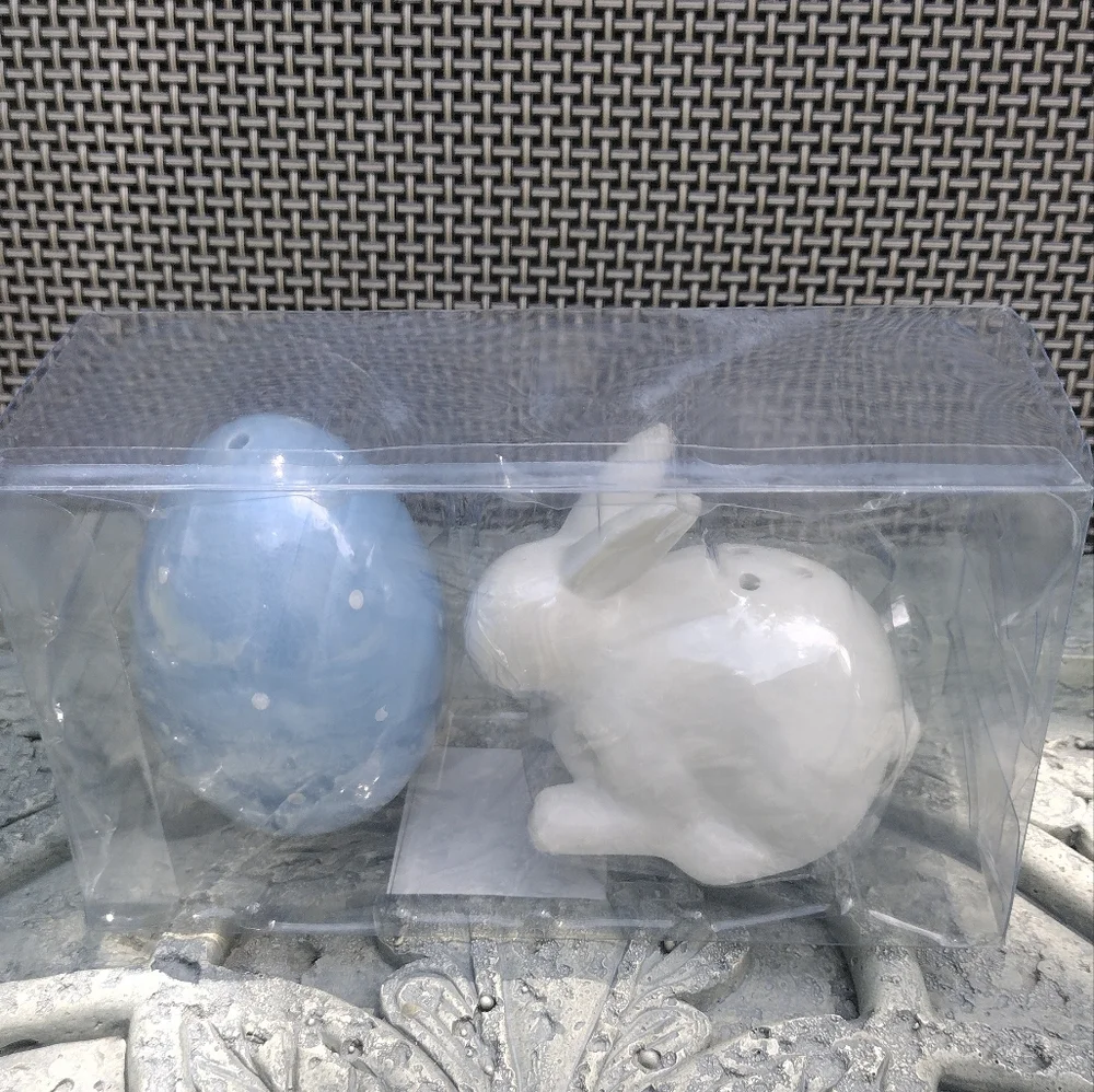 Target 2021 Bullseye Playground Ceramic Easter Bunny Salt and Pepper Shaker Set